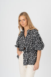 Blusa estampado preto