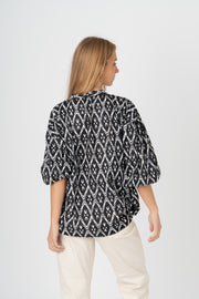 Blusa estampado preto