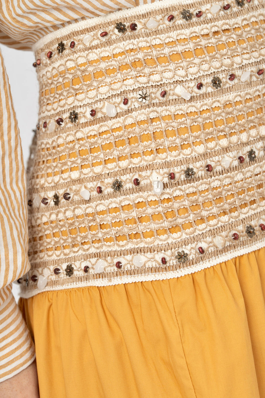 Saia Boho Bordada amarelo