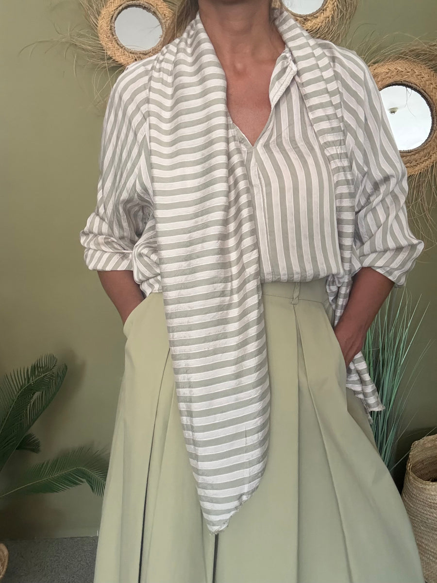 Blusa acetinada riscas verde