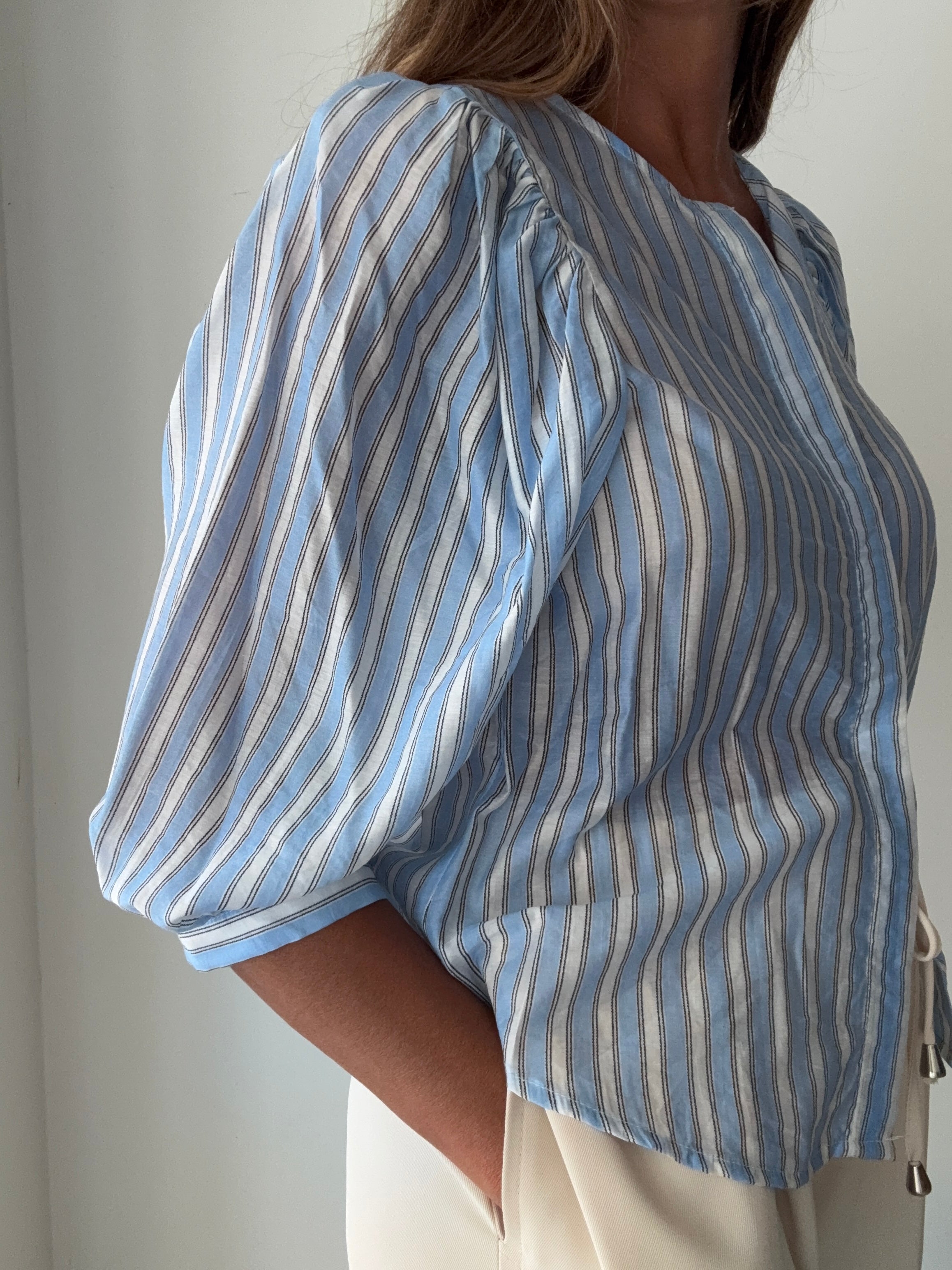 Blusa riscas manga balão azul