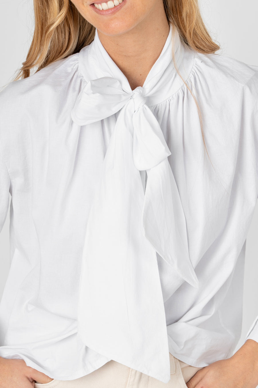 Blusa laço branco