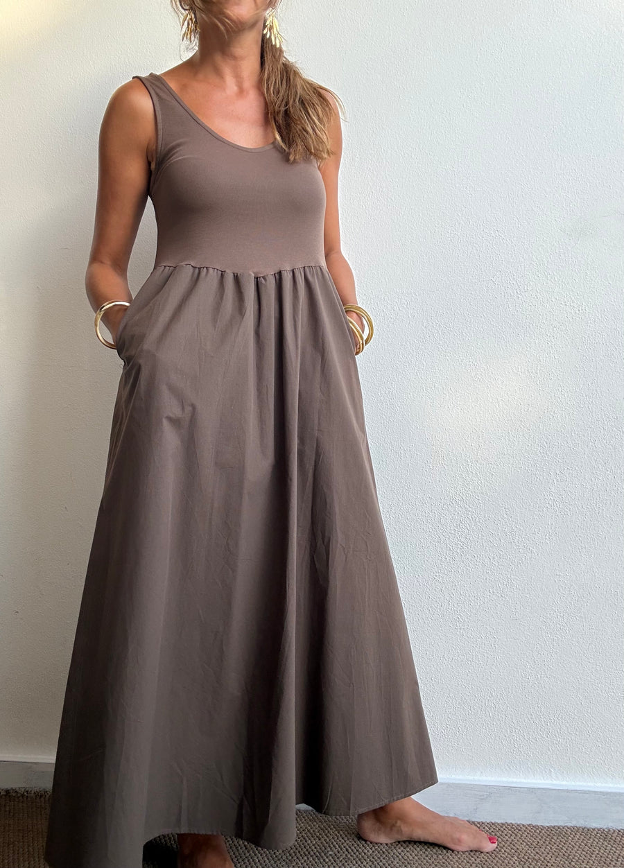 Vestido castanho