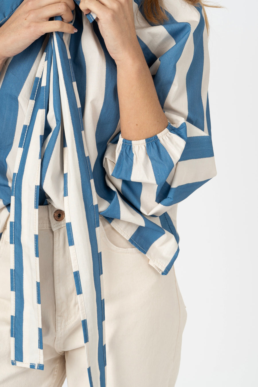 Blusa Listrada Azul com Laço