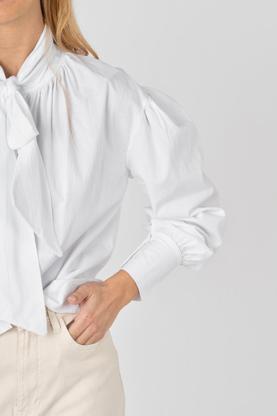 Blusa laço branco