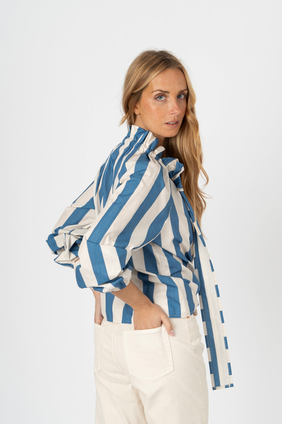 Blusa Listrada Azul com Laço