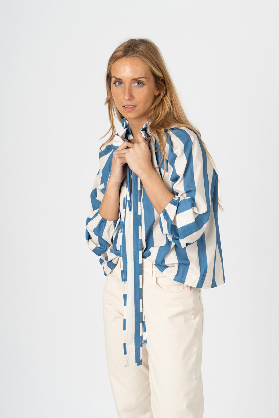 Blusa Listrada Azul com Laço