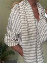 Blusa acetinada riscas verde