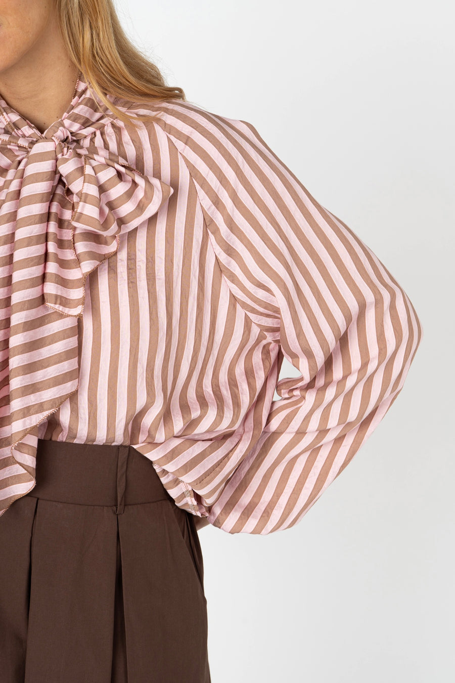 Blusa  acetinada riscas rosa