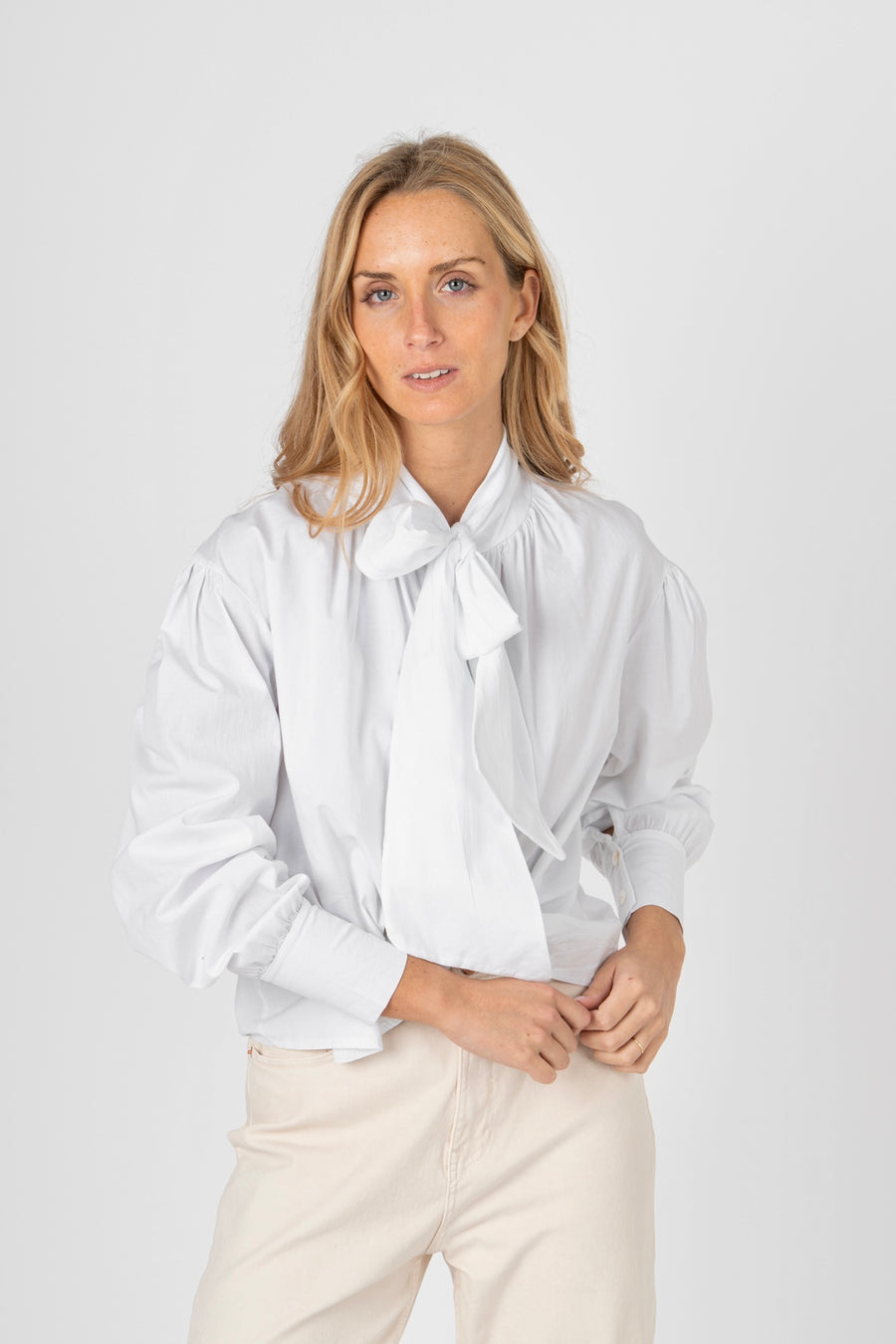 Blusa laço branco
