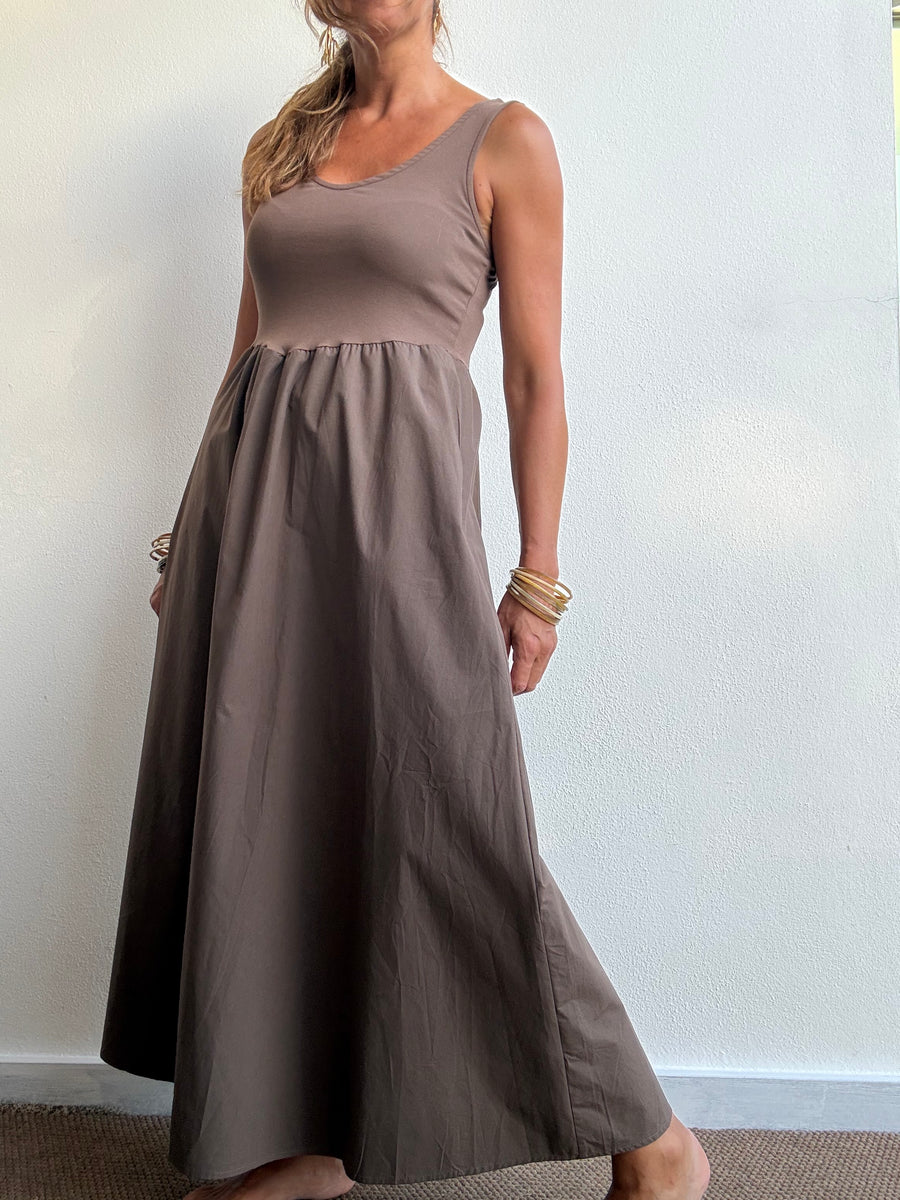 Vestido castanho