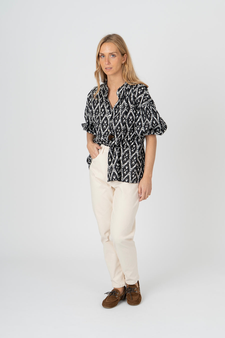 Blusa estampado preto