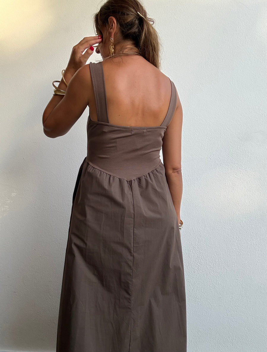 Vestido castanho