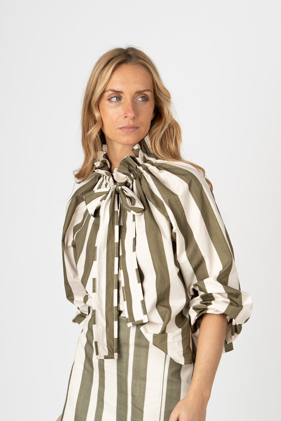 Blusa  listrada verde com laço