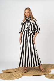 Blusa listrada preta com laço