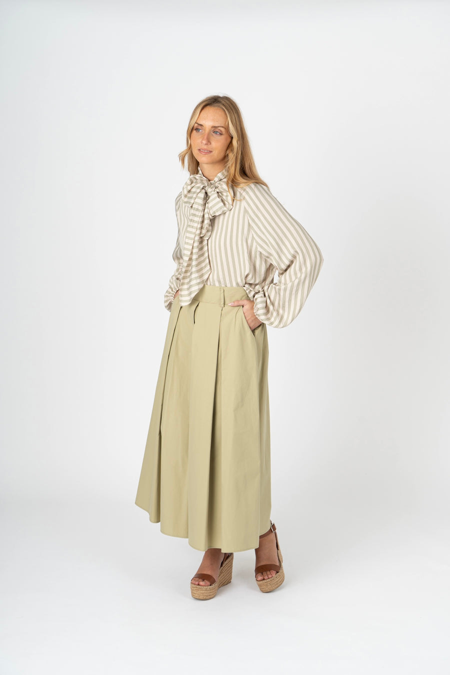 Blusa acetinada riscas verde