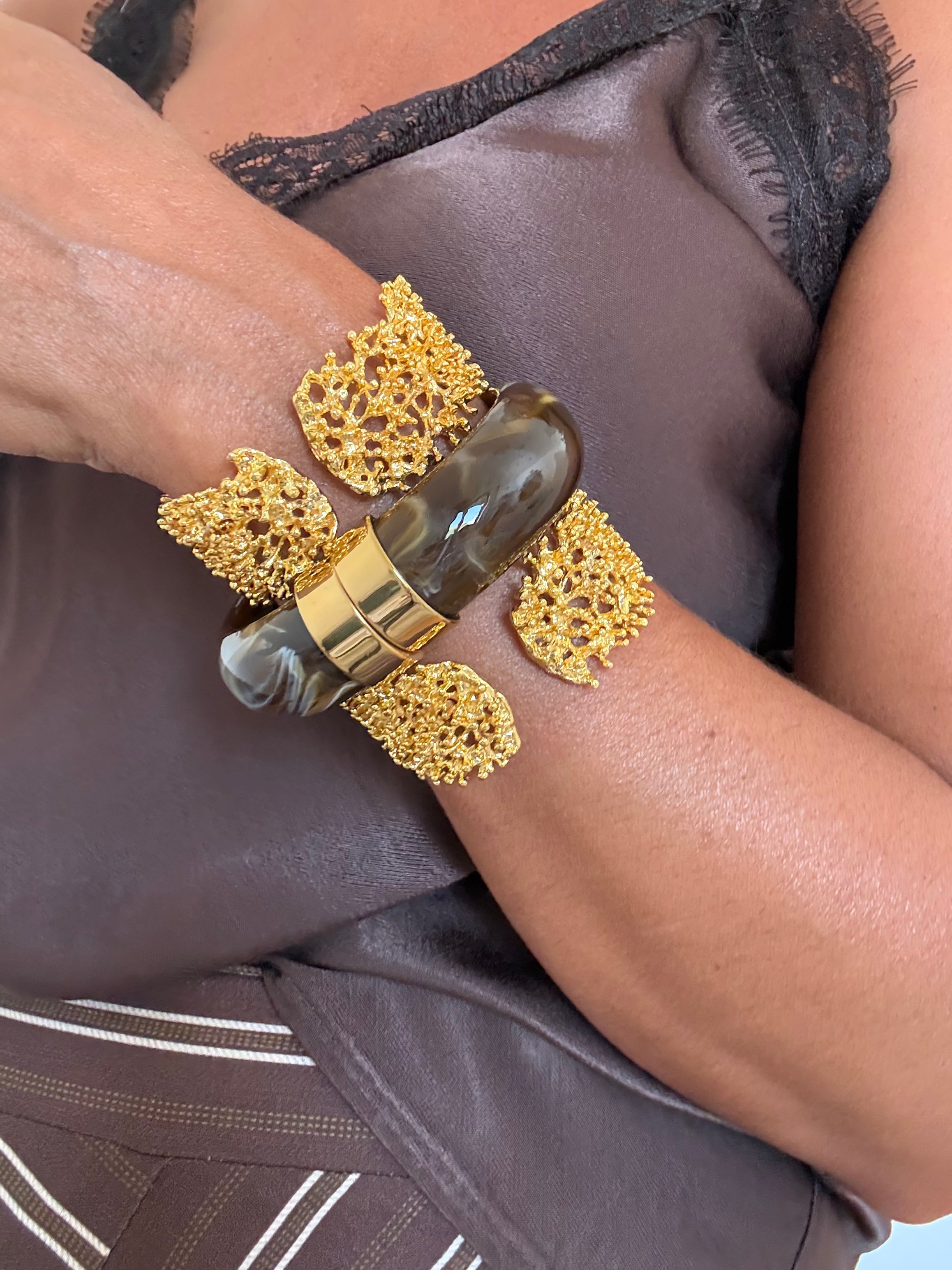 Pulseira coral dourada