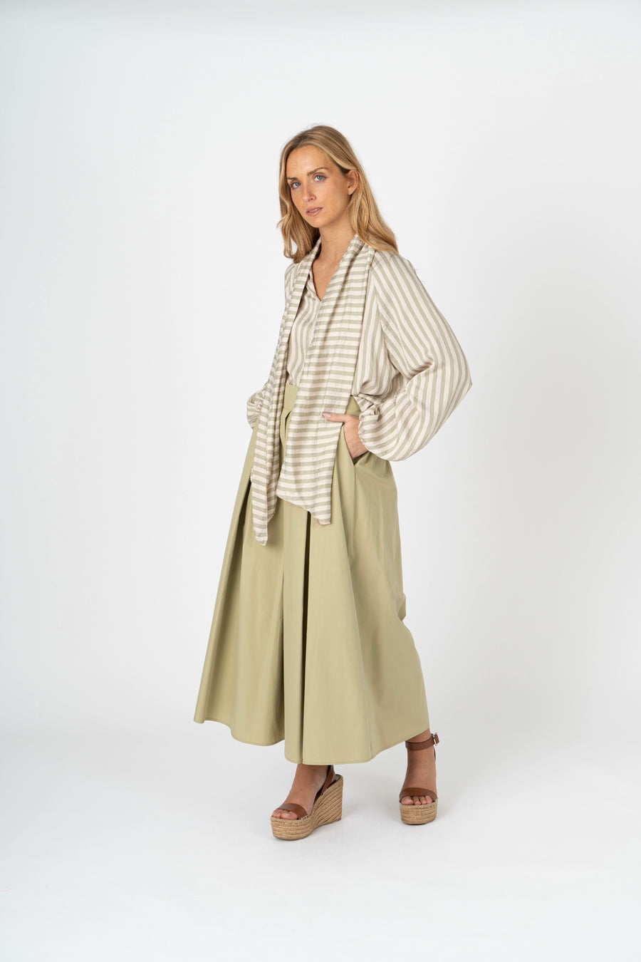Blusa acetinada riscas verde