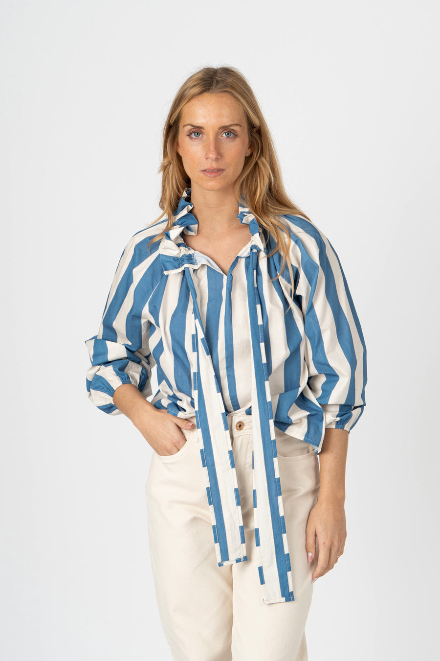 Blusa Listrada Azul com Laço