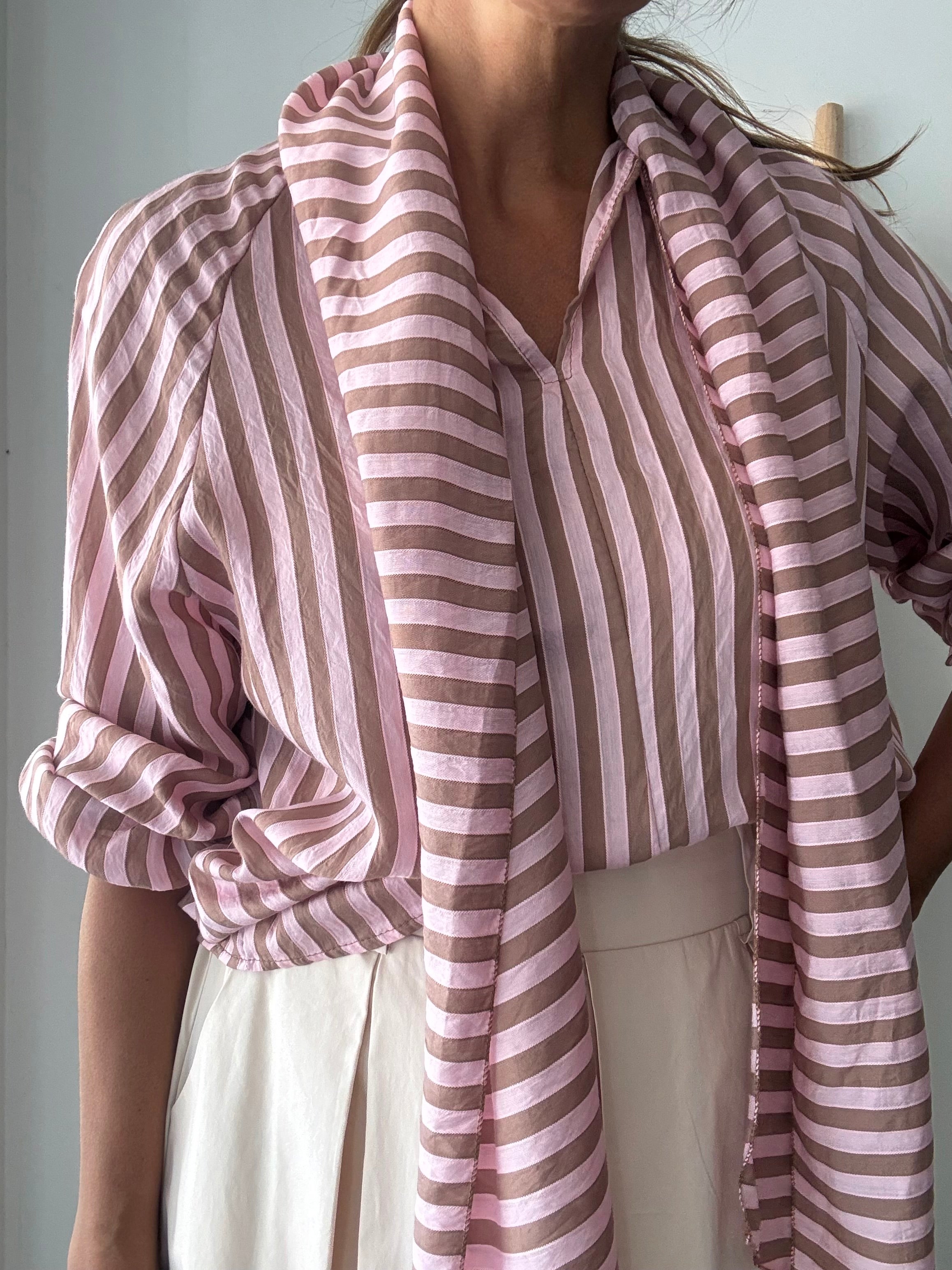 Blusa  acetinada riscas rosa