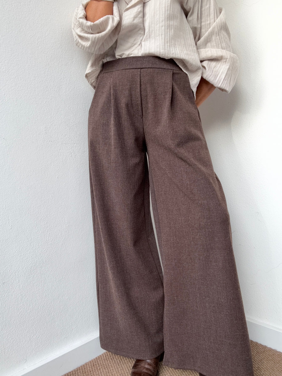 Calças Raiz Castanho