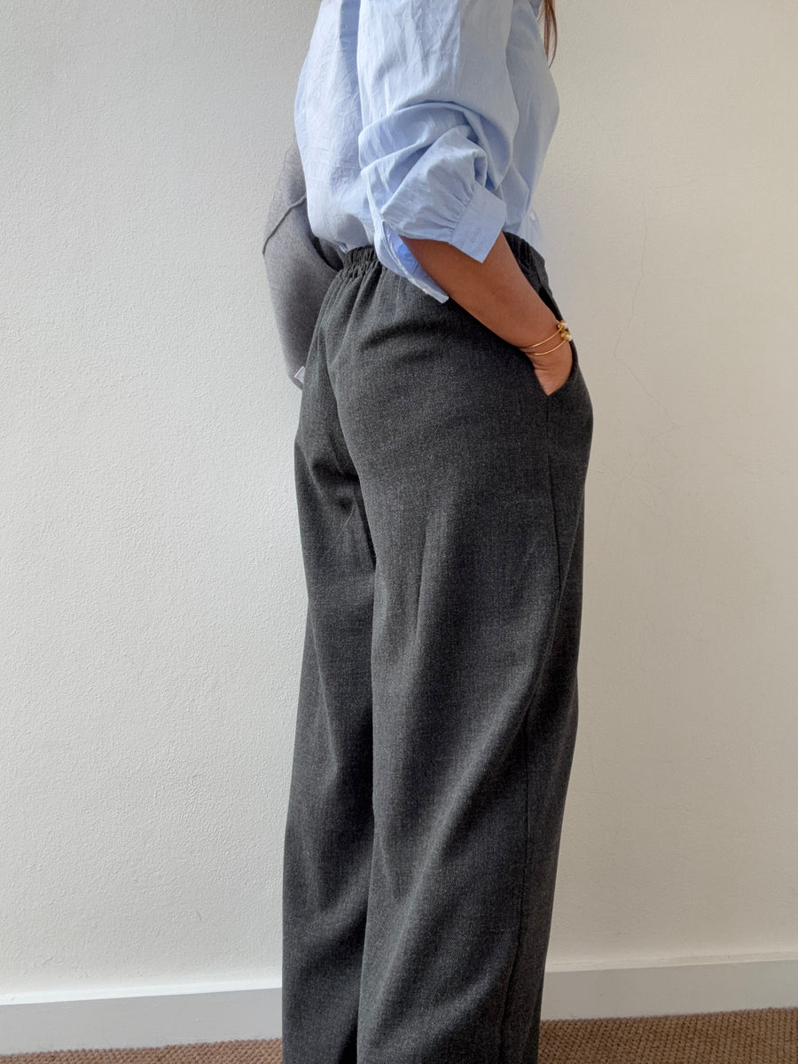 Calças Raiz Antracite