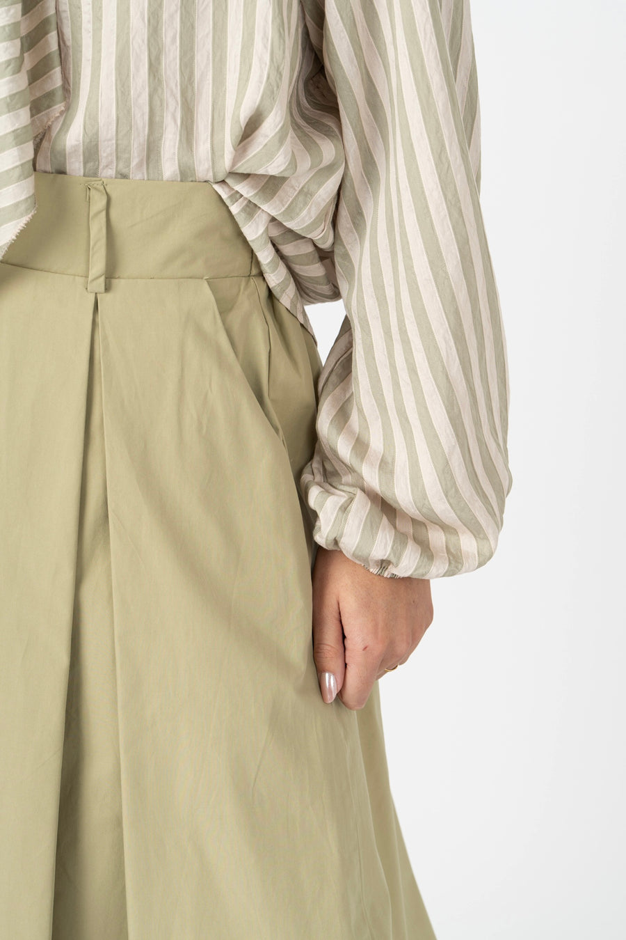 Saia Midi Plissada com Laço verde